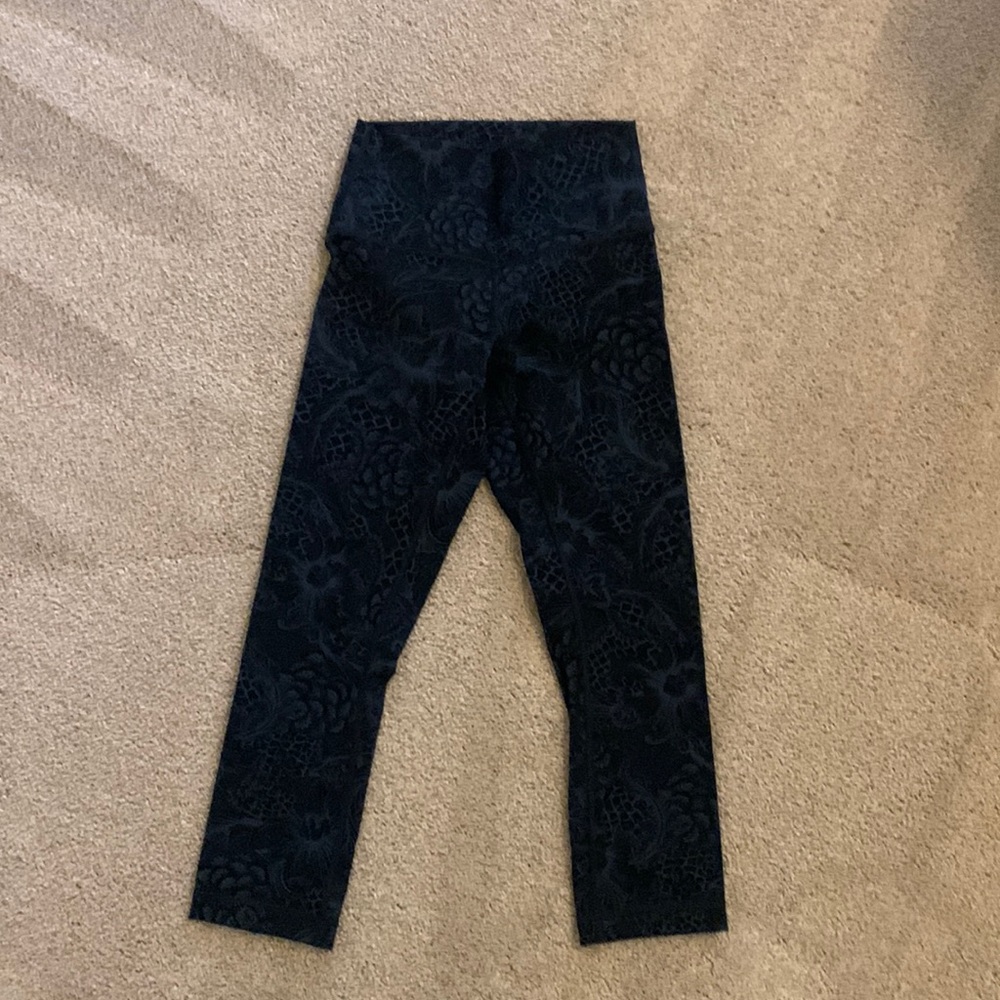 Lulu size 4 7/8 legging. Worn once